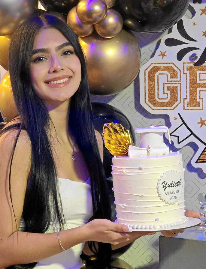 Yulieth Granada celebró su grado de bachiller.
