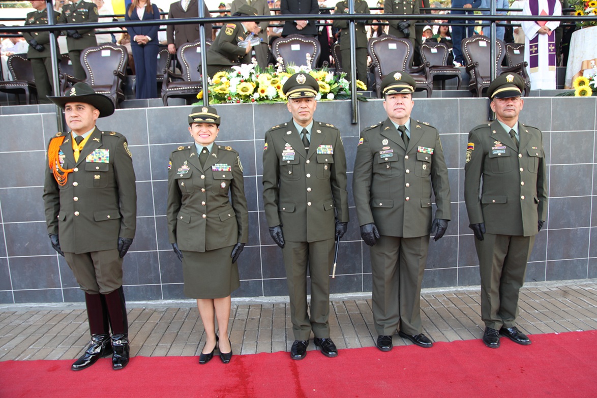 Integrantes de la mesa principal: teniente coronel Diego Armando Villar Cuella (director Esagu); coronel Rocío Milena Melo Puerto (comandante Policía Caldas); brigadier general Herbert Benavidez Valderrama (jefe nacional de Administración de Recursos de la Policía Nacional); coronel Dave Anderson Figueroa Castellanos (comandante Policía Metropolitana de Manizales), y comisario Alexánder Montaño Piñeros (mando ejecutivo Esagu).