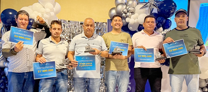 Albeiro Toro y Zamir Lengua, operarios de mina; Ómar Castro, operario de planta; Diego Hernández, soldador de mantenimiento; Dilter Castro, operario de mina, y Elkin Gómez, supervisor de geología.