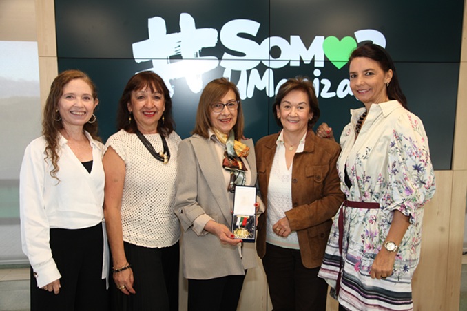 Luz Stella Cardona Meza, Gloria Inés Arias de Delgado, Fanny Bernal Orozco, Esperanza Salazar Grisales y Claudia Villegas Hauss.