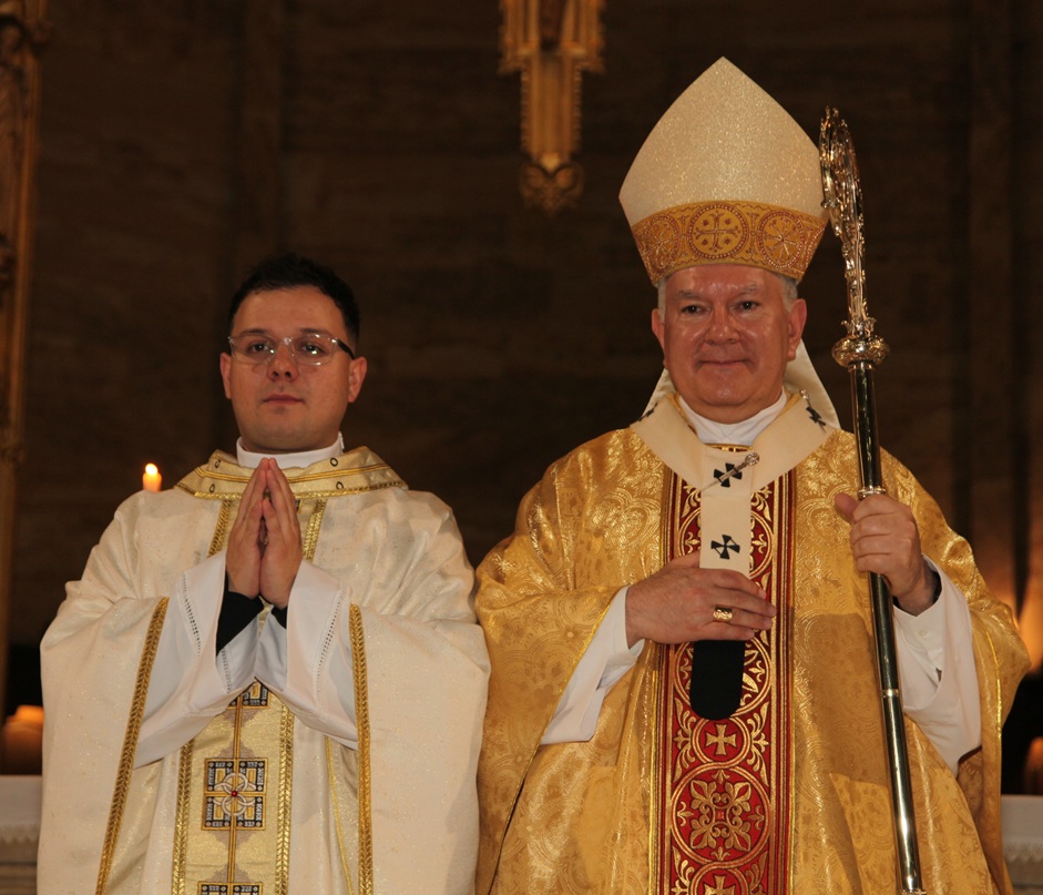 César Emilio Pérez Usme y José Miguel Gómez Rodríguez, arzobispo de Manizales