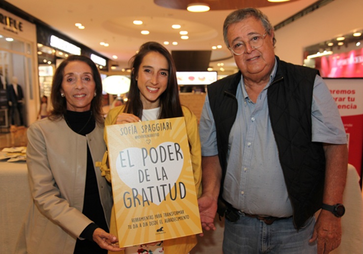 Mónica Pineda, Sofía Spaggiari y Ricardo Spaggiari.