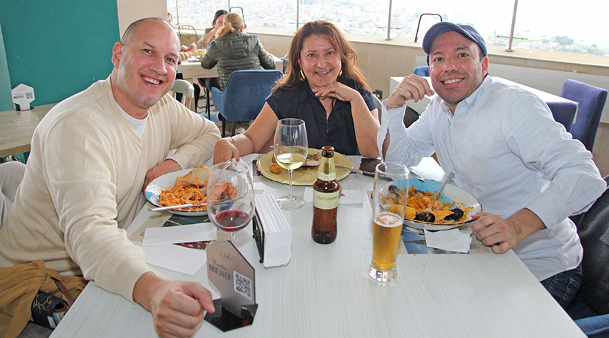 Esteban Castillo, Constanza Osorio y Emmanuel Ruiz.