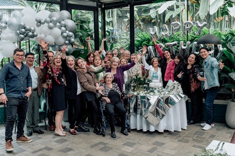 Fotos | Lector | LA PATRIA Rodeada de familiares y amigos, celebró esta fecha tan especial, recibiendo múltiples muestras de cariño y admiración.