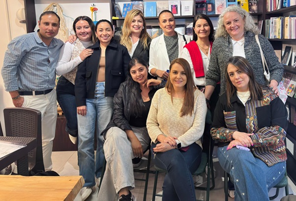 Arriba: Santiago García, Mariana Corredor, Carolina Manrique, Ana María Granada, Paula Bernal, Érika Medina y Margarita María Maya. Abajo: Laura Usma, Tatiana López y Juliana Dávila.