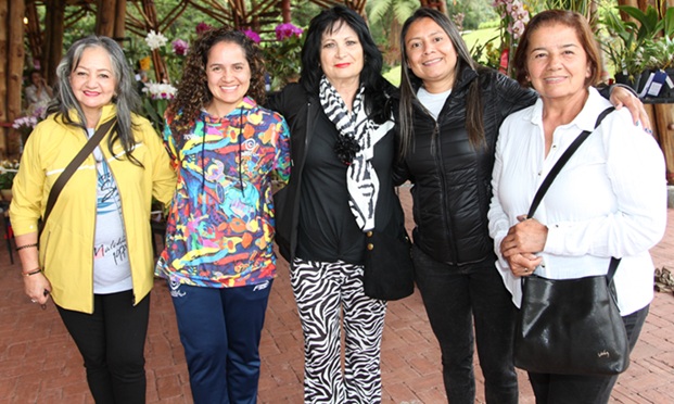Martha Zapata, Natalia González, María Victoria Horta, Luz Adriana Bueno y Luz Dary Zapata.