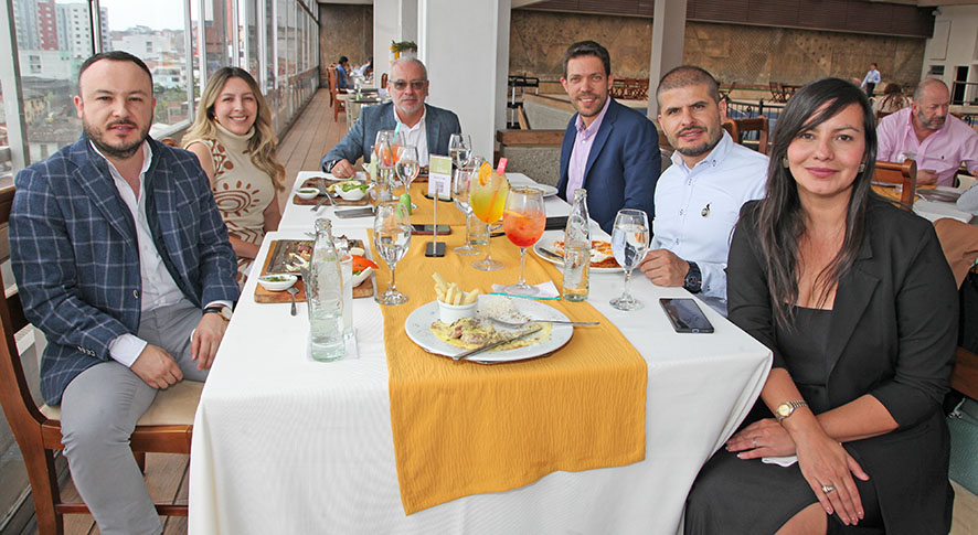 Juan Manuel Marín, Valeria López, Julio Hoyos, Daniel Benavides, Edgardo Moreno y Diana Concha.