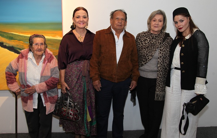 Dorian Hoyos, Liliana Zapata, Camilo Santamaría, Luz María Calderón y Camila Santamaría.