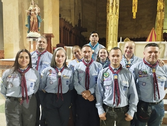 Consejo Regional Scout Caldas: (Arriba) Ricardo Márquez, Beatriz Eugenia Papilla, Sara Arango, Sandra Gutiérrez y Javier Botina. (Abajo) Jeny Paola Giraldo, Nathali Alondra López, Ramón Elías Céspedes, Diego Granada Henao y Jorge Arango.