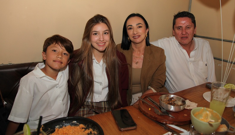 Agustín Gutiérrez, Raquel Gutiérrez, Sandra López Roldán y Marcelo Gutiérrez.