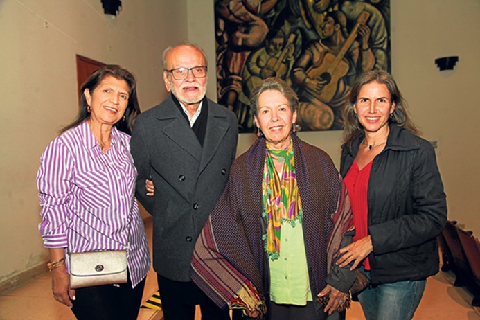 Gloria Lucía Echeverry, Humberto Gallego, Esperanza Ocampo y Cristina Mejía.