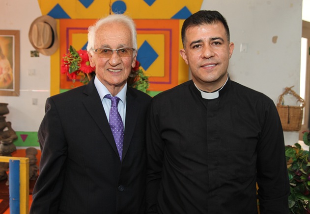 Javier López Quintero y presbitero Jorge Iván Acevedo.
