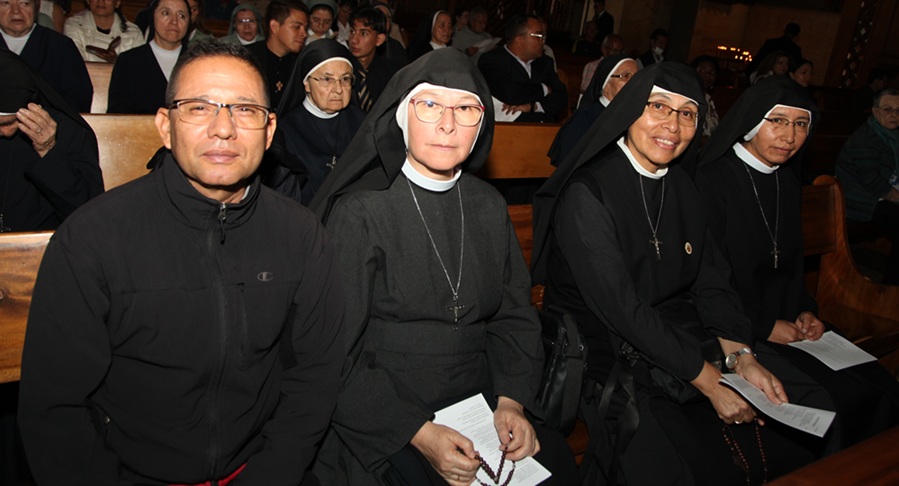 Alexánder Narváez, hermana Carolina Castaño, hermana Martha Castillo y hermana Miriam Benito.
