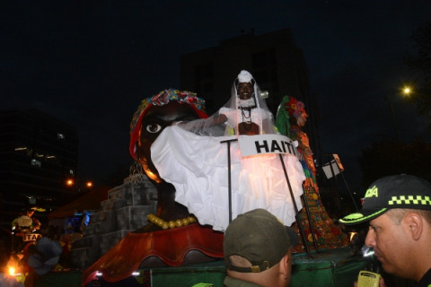 A Haití tampoco la favoreció la iluminación. Su carroza no contaba con buenas luces que exaltaran su belleza.