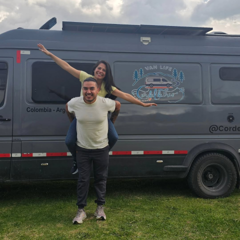 Julián Andrés Soler y Erika Torres llegaron en su casa rodante a Aguadas (Caldas).