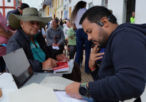 La Personería brindó una jornada de atención el pasado sábado en el parque de San Félix.
