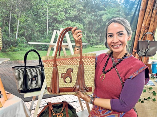 Patricia Gutiérrez, CEO de la empresa caleña Cartujana, tiene en Manizales su mejor clientela vinculada a la fiesta brava y las ganaderías.