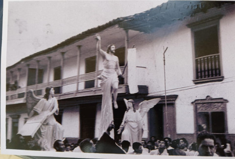 Reproducción de fotografía de procesión del Cristo Resucitado de 1942 en Riosucio.