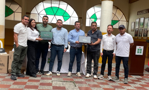 60 computadores para estudiantes