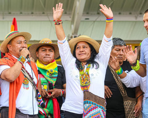 Aída Quilcué dio un discurso en la Media Torta de Chipre, en Manizales, en la tarde es este sábado (18 de abril).