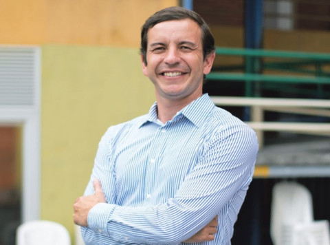 Autoelogios del gerente en Aerocafé Foto | LA PATRIA