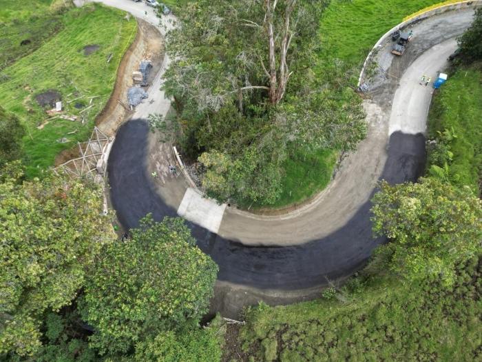 Obras vía a Gallinazo