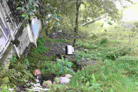 botadero de basuras en el túnel de la 52