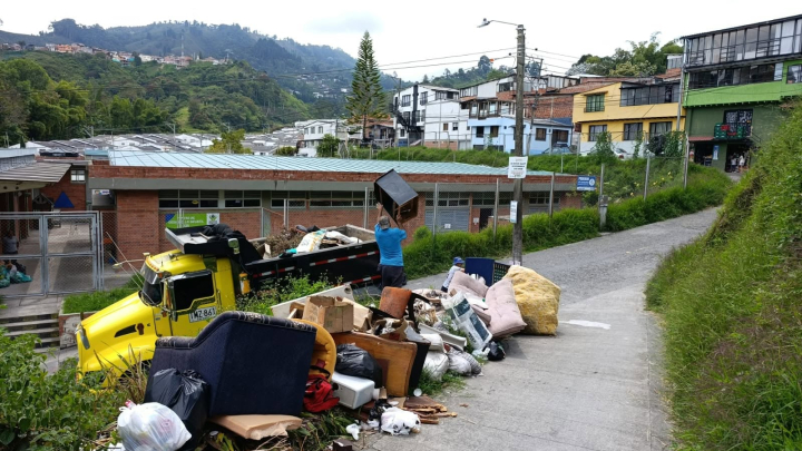 Basuras en calles de Villamarìa