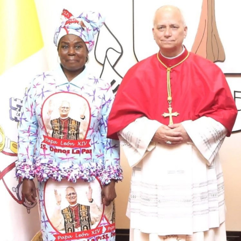 Con vestido temático del papa Foto | Tomada de redes sociales | LA PATRIA