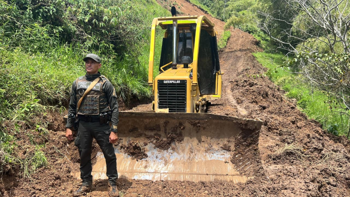 Tres personas fueron capturadas por invadir y realizar movimientos de tierra ilegales en una reserva natural de Filandia. Las autoridades inmovilizaron una excavadora y un bulldozer. 