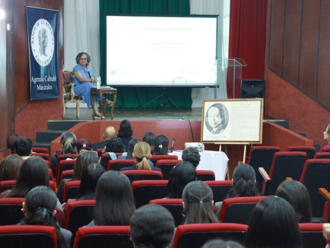 En este espacio, Villegas destacó la importancia de la "Mistral Antioqueña", a 150 años de su nacimiento. Se trata de una mujer que marcó un antes y un después para la educación en Aguadas. 