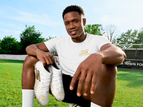 De futbolista a modelo Foto | Skechers | LA PATRIA