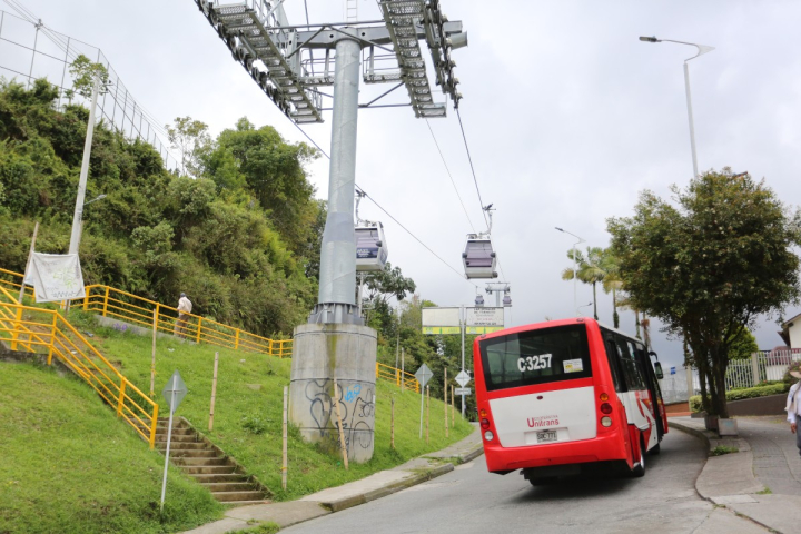 85,67% ha crecido el promedio diario de pasajeros del cable aéreo en Manizales con la apertura de la línea 3. Antes del 29 de septiembre del 2025, había 8 mil 800 viajeros por día. Con corte al 21 de abril, la cifra fue de 16 mil 339.
