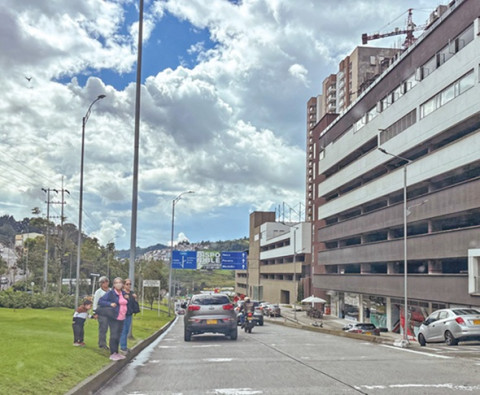 ¿Faltan más pasos peatonales en la Kevin? Fotos | Tomadas de la cuenta de X @Andres11Quiceno | LA PATRIA