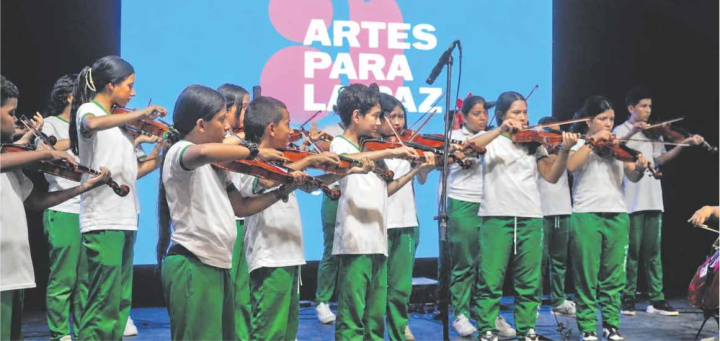 Niños con instrumentos