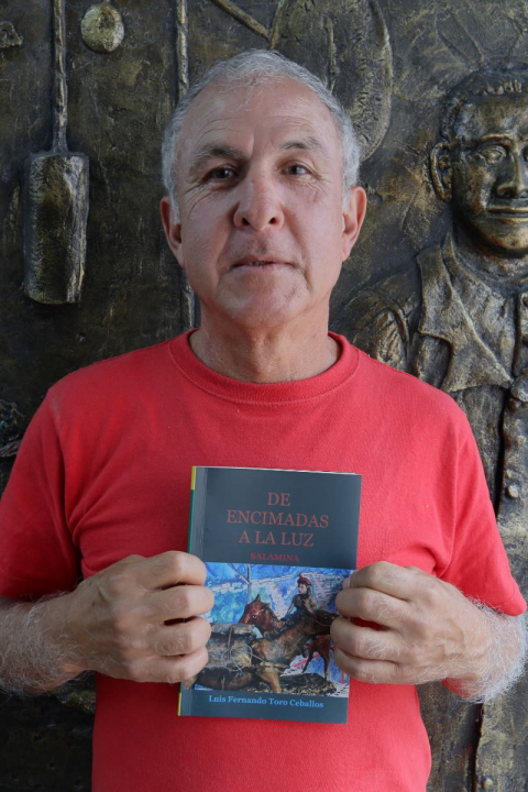 De Encimadas a la Luz es una obra del muralista salamineño, Fernando Toro Ceballos, que se basa en hechos históricos y sociales que van de 1829 hasta 1916