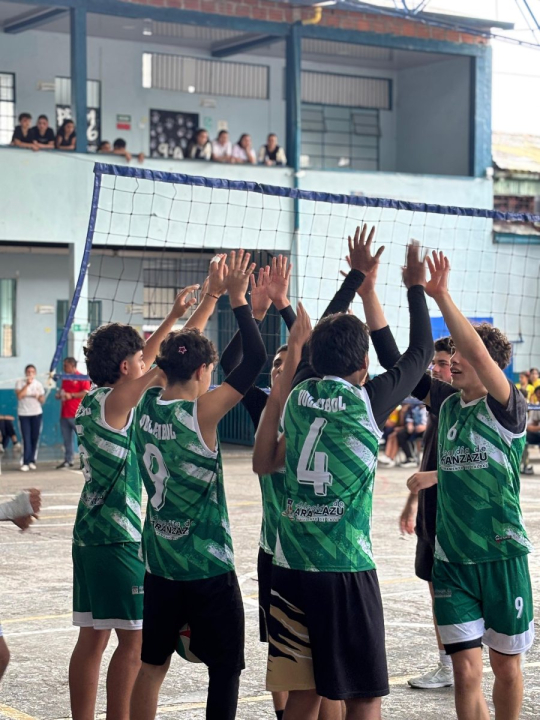 La sede central de la Institución Educativa Pío XI respira por estos días alegría, deporte y mucha nostalgia.