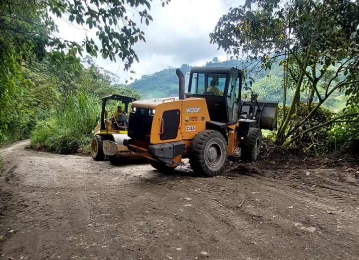 Intervienen con maquinaria amarilla