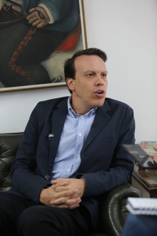 Leonardo Huerta Gutiérrez también se desempeñó como secretario de Educación de Pereira, secretario general de la Asamblea de Risaralda y vicecontralor de Risaralda. 