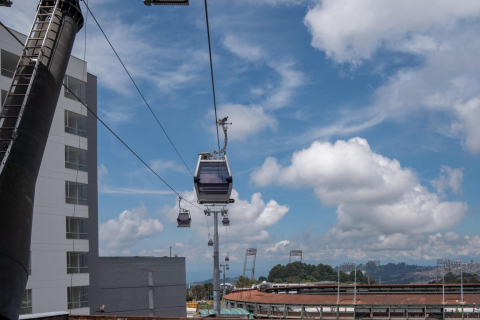 “Es un sistema que no utiliza combustión fósil. Tiene una condición de uso de energía menos contaminante que la combustión”, destaca el gerente de Infimanizales, José Fernando Olarte, sobre el cable aéreo.