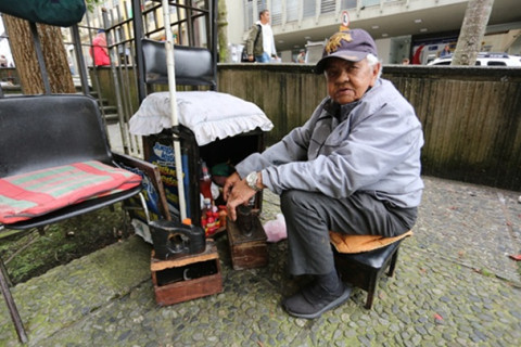 Lustrando en distintos rincones de Manizales Foto | Luis Trejos | LA PATRIA