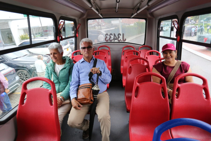 Gladys Losama sonríe para el lente de LA PATRIA mientras se estrena la nueva ruta que conecta a La Florida con Manizales. 