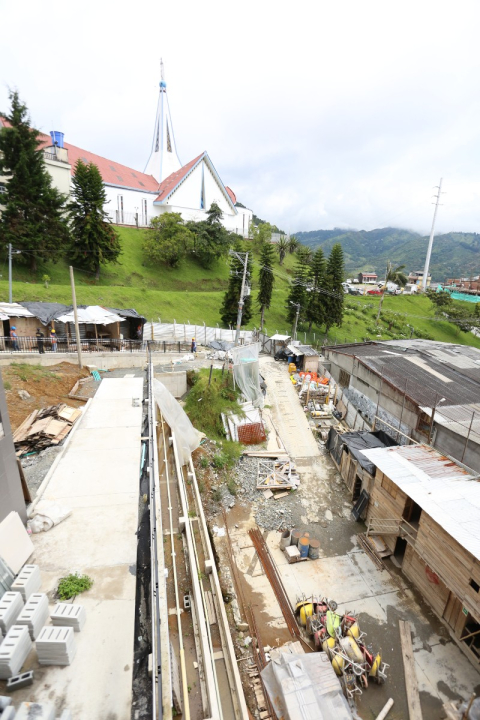 99% es el porcentaje de avance del contrato de construcción de la línea 3 del cable aéeo de Manizales, con corte a mediados de mayo de este 2026.