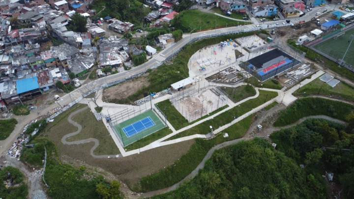 El parque Metropolitano es ejecutado por la Alcaldía de Manizales. No obstante, incluiría las banderas de la capital de Caldas, de Neira, de Villamaría y de Palestina, al ser miembros del Área Metropolitana Centrosur de Caldas.