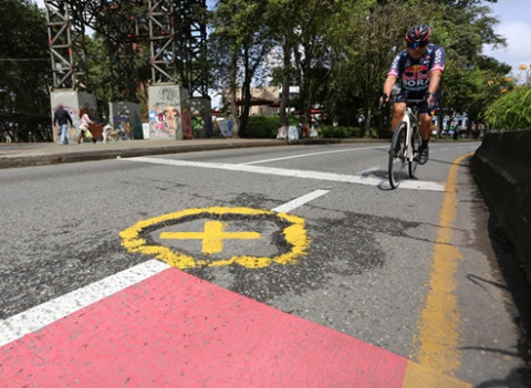 Pintan los huecos Foto | Luis Fernando Trejos | LA PATRIA