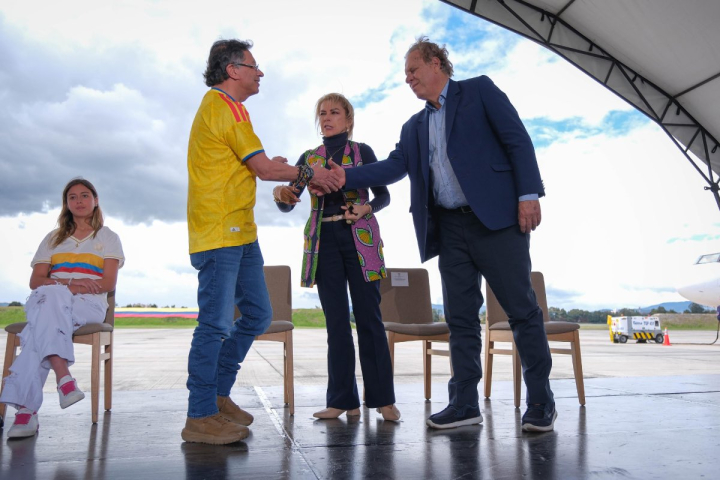 Petro le entregó la bandera a la selección antes del Mundial 2026