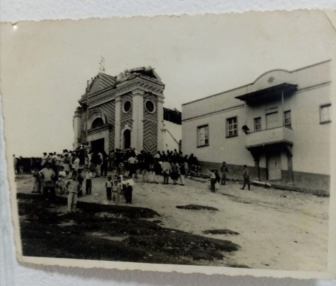 Reproducción del anterior templo de Marulanda, afectado por un terremoto.