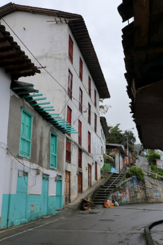 Área conocida como la Casa de los Cuatro Pisos, ubicada en la salida hacia Manizales. 