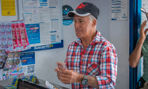 los adultos mayores que aún no están inscritos a acercarse a las alcaldías municipales.