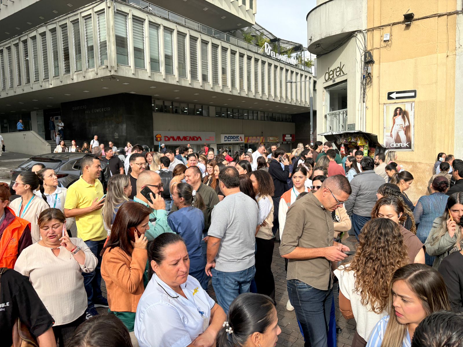 Evacuación durante sismo Plaza de Bolívar